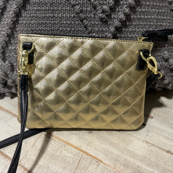 ❤️Betsey Jonson Gold Quilted Crossbody & Earrings Set - Picture 4 of 5